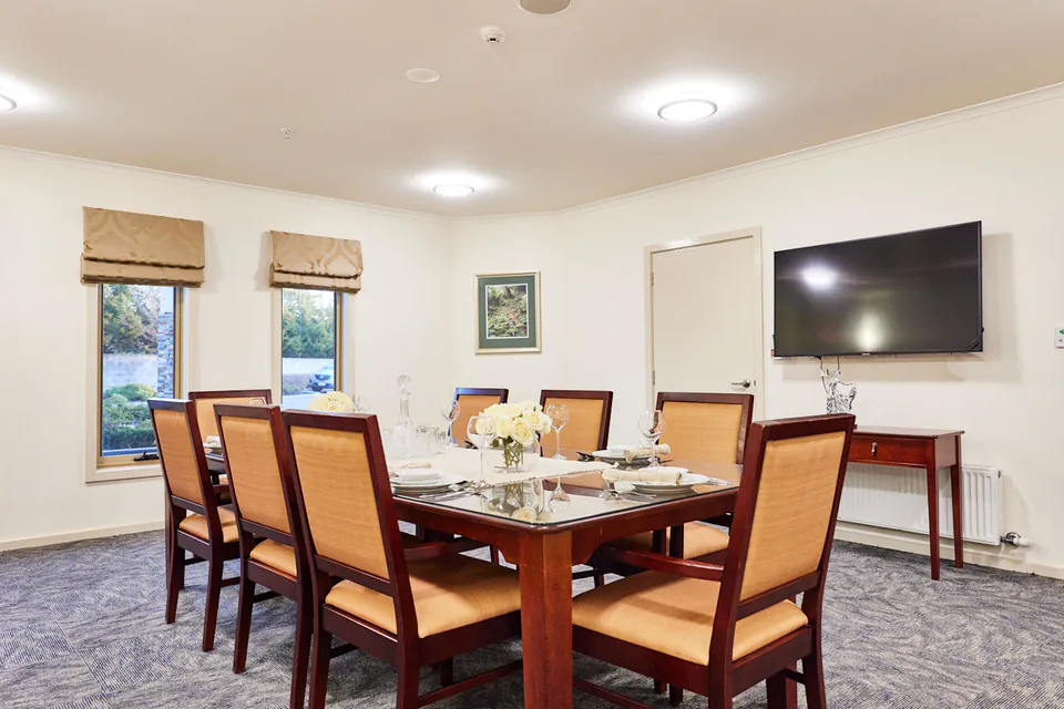 Dining room with a table, chairs and wall-mounted television