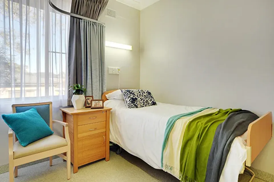 Single bedroom with a green throw